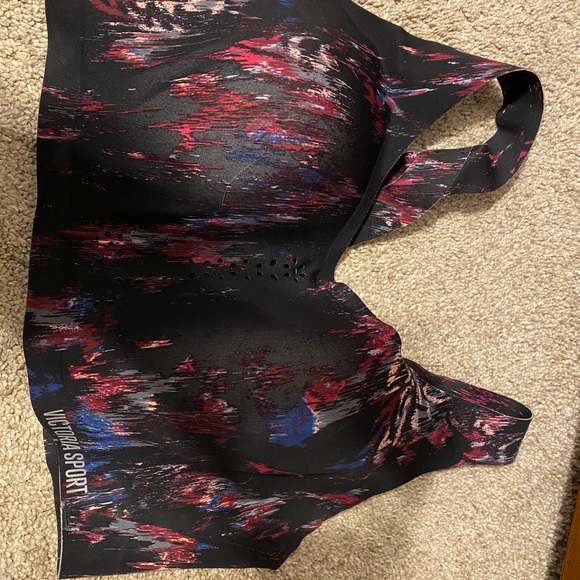 Victoria secret padded sports bra with cross cross back and - Picture 1 of 1